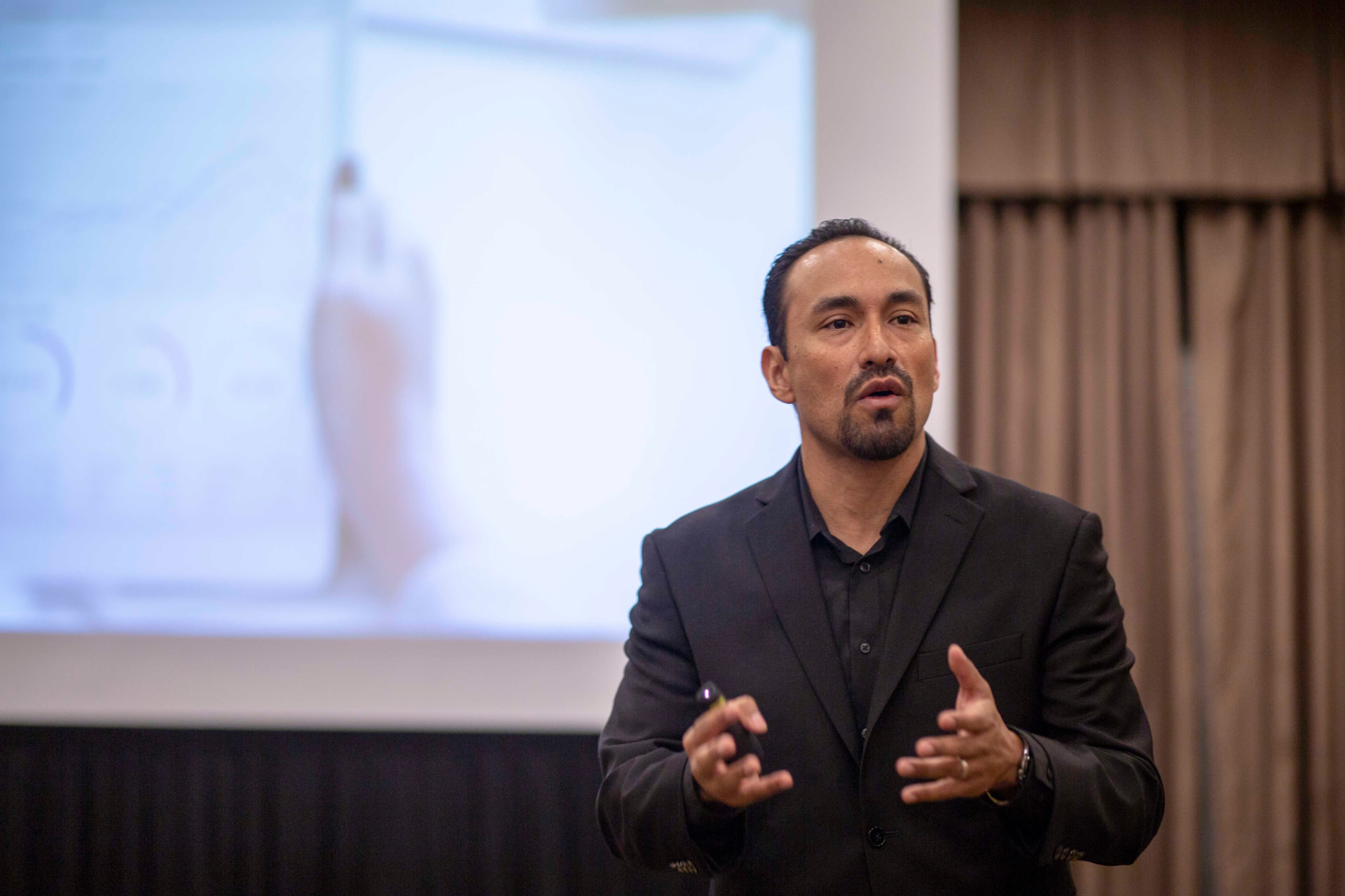 Juan Ortega leading an AI training session in front of a projected presentation